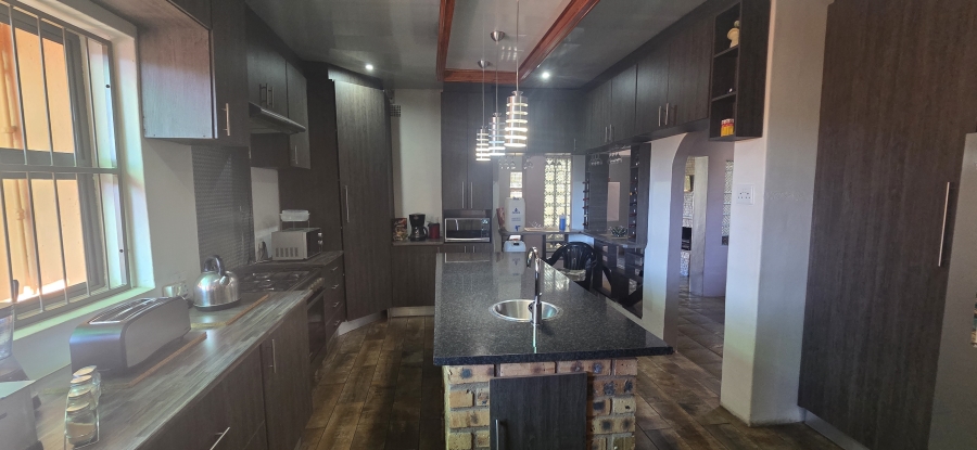 5 Bedroom Property for Sale in Rhodesdene Northern Cape